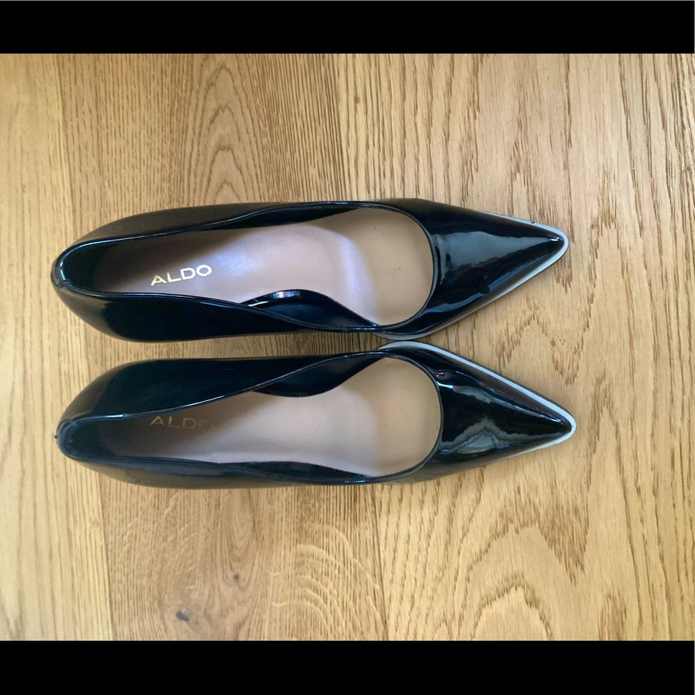 Aldo black pointed toe heel with reflective lining